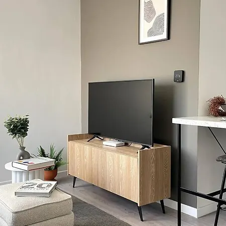 Stylish&freshly Furnished 1br W/ Parking #21b *