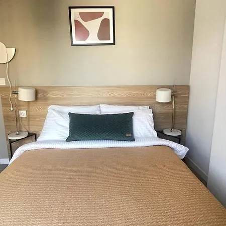 Stylish&freshly Furnished 1br W/ Parking #21b
