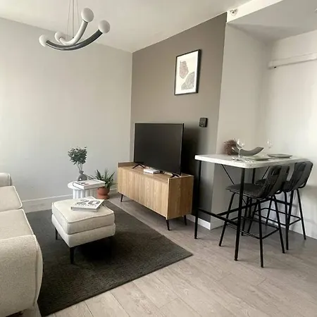 Stylish&freshly Furnished 1br W/ Parking #21b *